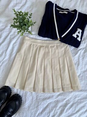 Sunday Best Pleated Skirt – Size 4